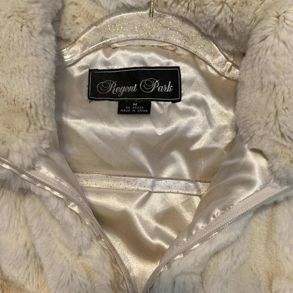 Regent Park Vest Faux Fur Cream Textured Funnel Neck Zip Up M